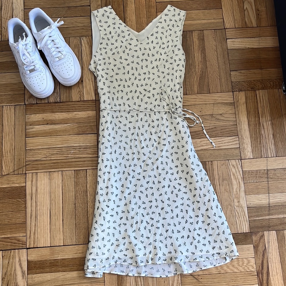 Knee length dress with floral print